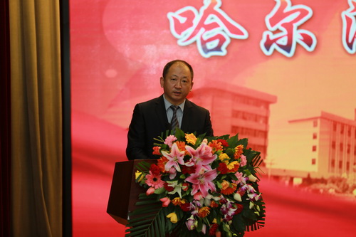 生命公司党委书记施喜军宣读了《必赢线路检测中心哈尔滨员工会章程》(草案)